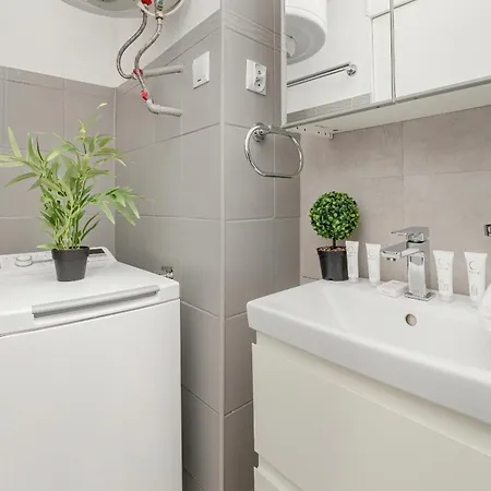 Przytulny W Centrum Lodzi By Renters Apartman *